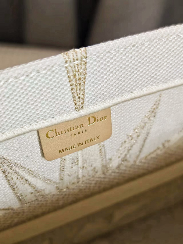 medium D*or book tote-36.5x27.5x16.5cm