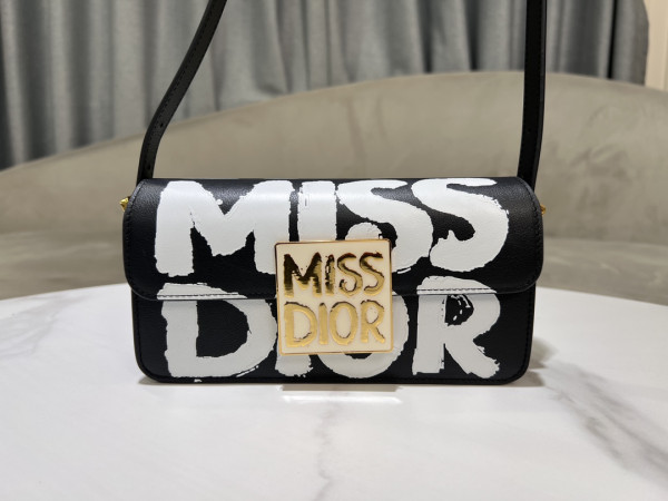 miss D*or flap bag