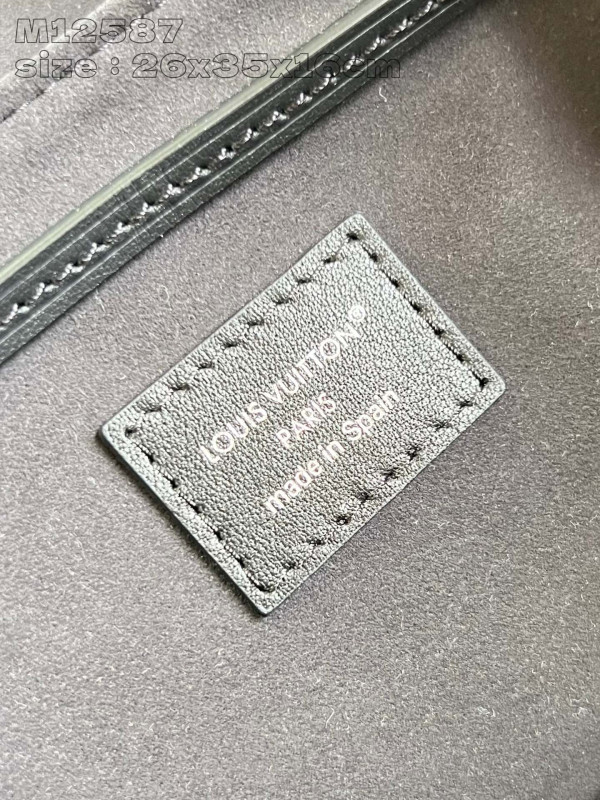 l**is V*t*n montsouris pm-26*35.5*16cm