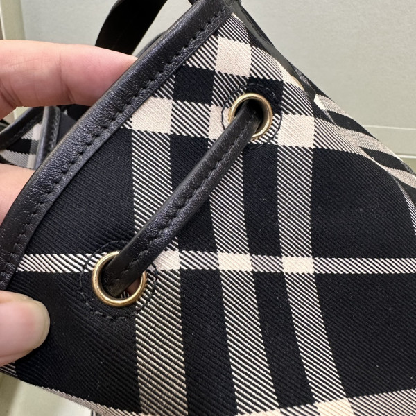B**rry medium check drawstring pouch