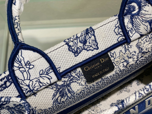 small D*or book tote