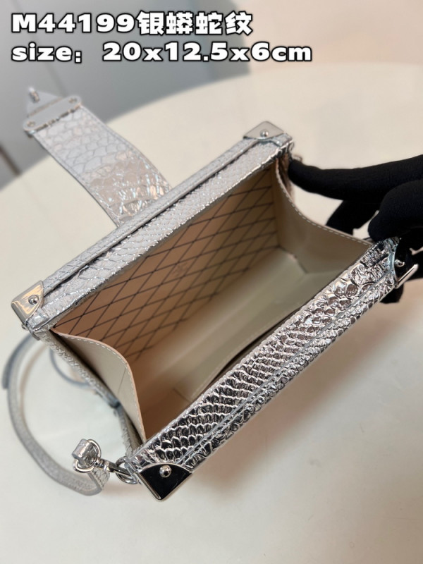 l**is V*t*n petite malle