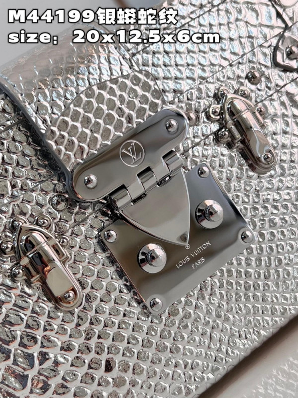 l**is V*t*n petite malle