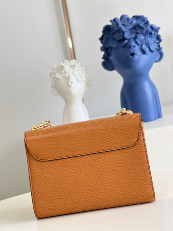 l**is V*t*n twist mm