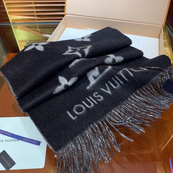 l**is V*t*n reykjavik scarf