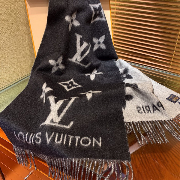 l**is V*t*n reykjavik scarf